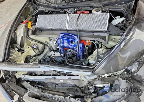 2026 Tesla Model Y z USA, uszkodzony, nr VIN 7SAYGDEEXTF438480